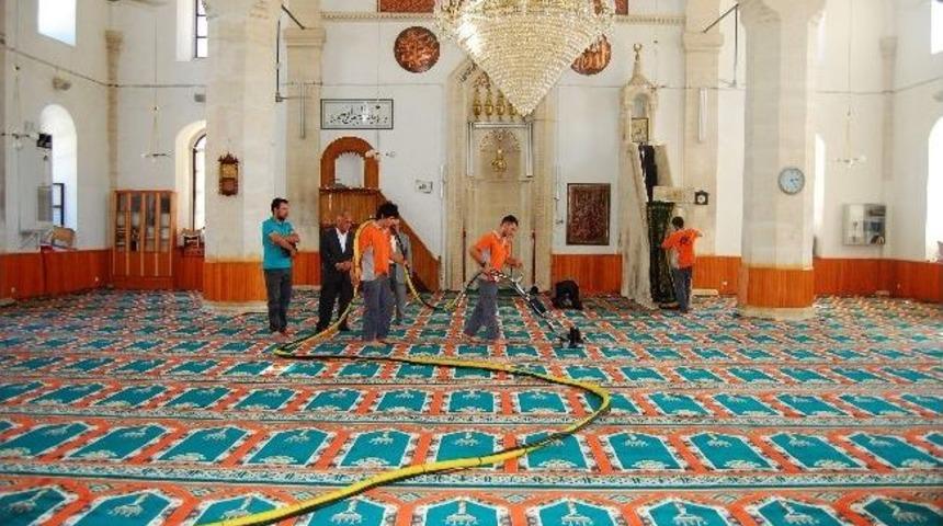 Camilerde Ramazan Temizliği