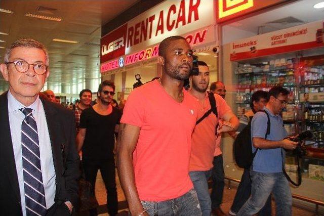 Galatasaray’ın Yeni Transferi Chedjou İstanbul’da