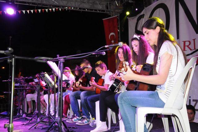 Kursiyerlerden Gitar Ve Bağlama Resitali 1