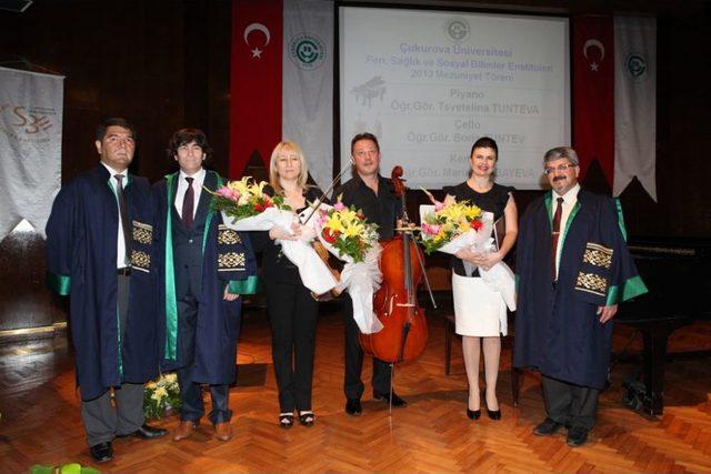 Enstitü Mezunları Diplomalarını Aldı