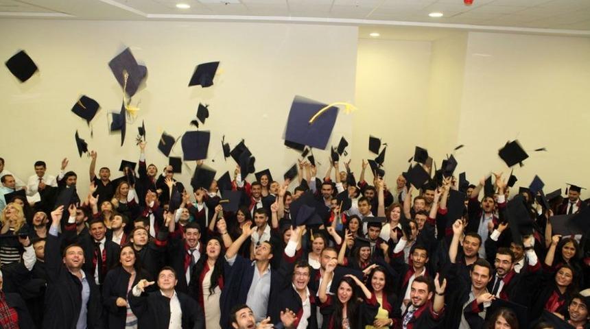 M&uuml;hendislik Mimarlık Fak&uuml;ltesi'nde Diploma T&ouml;reni