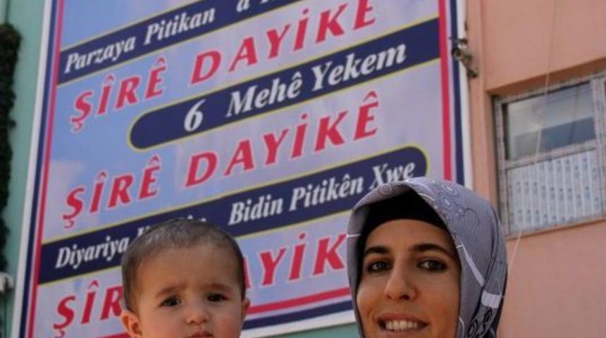&Ccedil;ocuk Hastanesi, Anne S&uuml;t&uuml;n&uuml;n &Ouml;nemini T&uuml;rk&ccedil;e Ve K&uuml;rt&ccedil;e Afişlerle Anlatıyor
