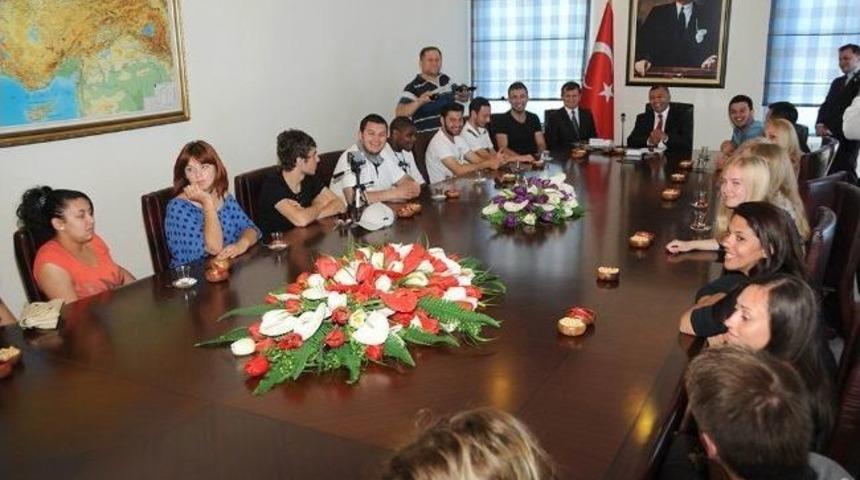 Avrupalı &Ouml;ğrencilerden Vali &Ccedil;ift&ccedil;i'ye Ziyaret