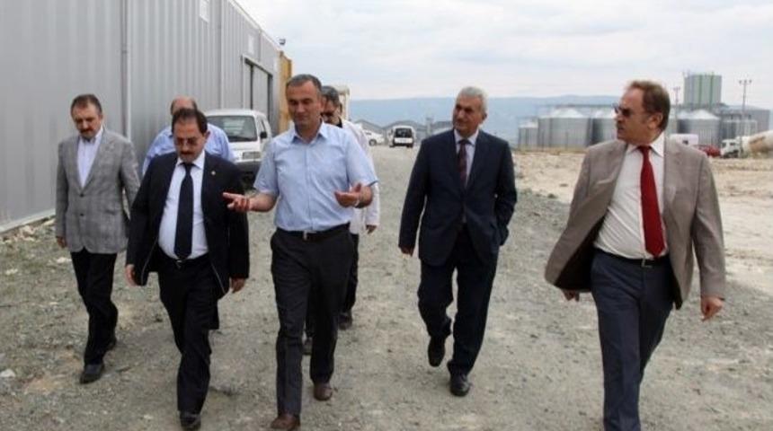 Vali Başk&ouml;y&rsquo;den Yanan Ahşap Fabrikası&rsquo;nda İnceleme