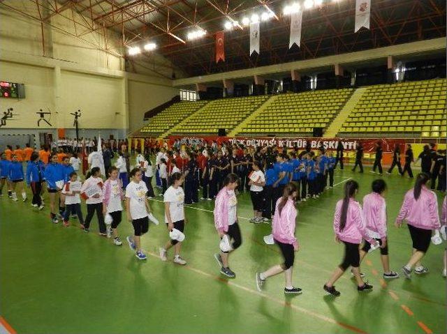 Yıldız Kızlar Hentbol T&uuml;rkiye Şampiyonası Başladı 1
