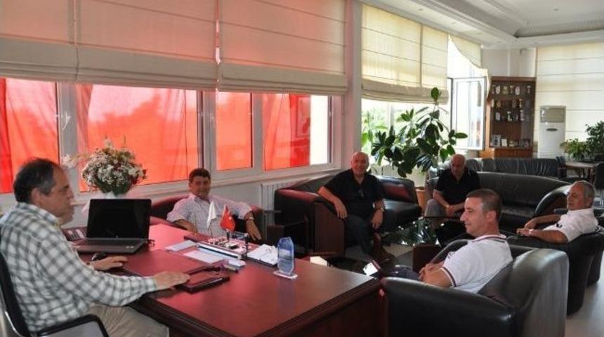 Kozy&ouml;r&uuml;k Belediyesinden Başkan Dalgı&ccedil;&rsquo;a Plaket