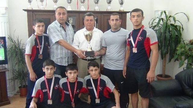 Başarılı Güreşçiler Akın’ı Ziyaret Etti 1