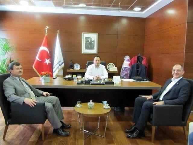 Vali Turhan Sanayi Odası nda 2