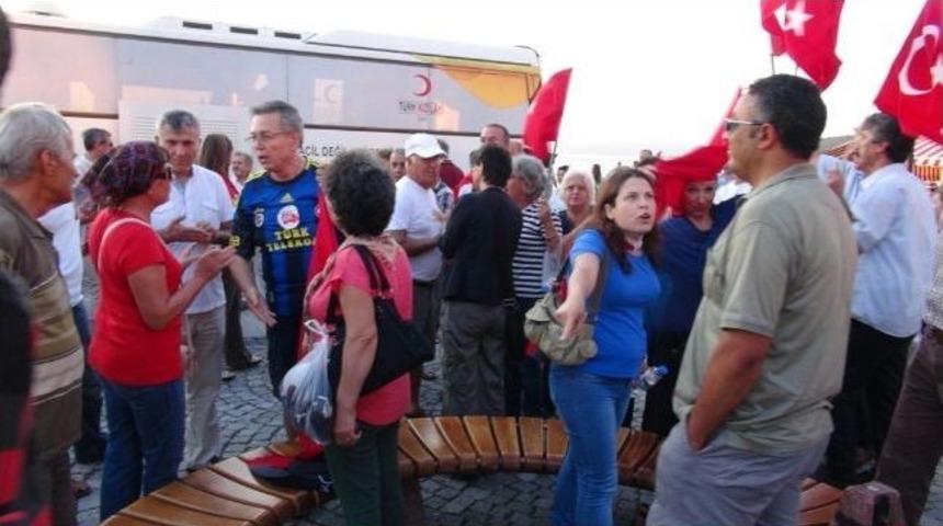 Taksim&rsquo;e Destek Eyleminde İki Grup Arasında Gerginlik