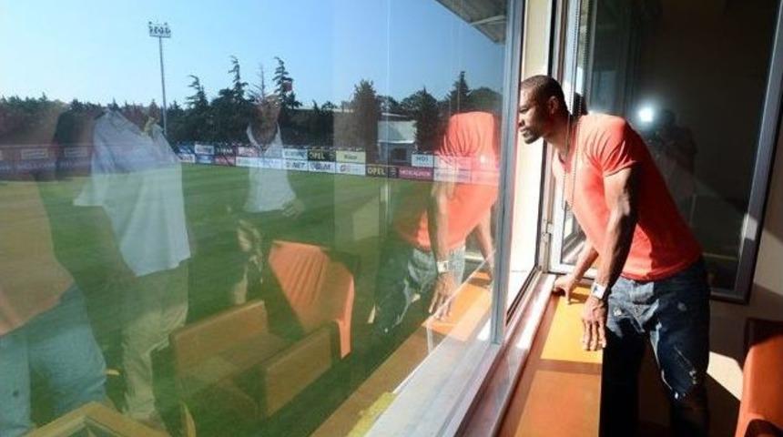 Chedjou, Florya Metin Oktay Tesisleri'ni Gezdi