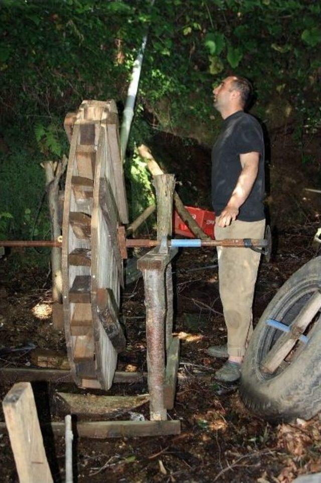 Kendi Elektriğini Kendisi Üretiyor