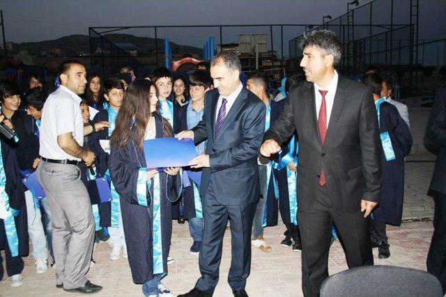 Şırnak &Ouml;zel Bur&ccedil; Yağmur Koleji&rsquo;nde Mezuniyet Coşkusu 1