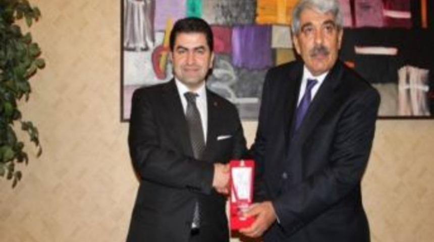 Vali Tapsız, 2012 Yılının En İyi Valisi Se&ccedil;ildi