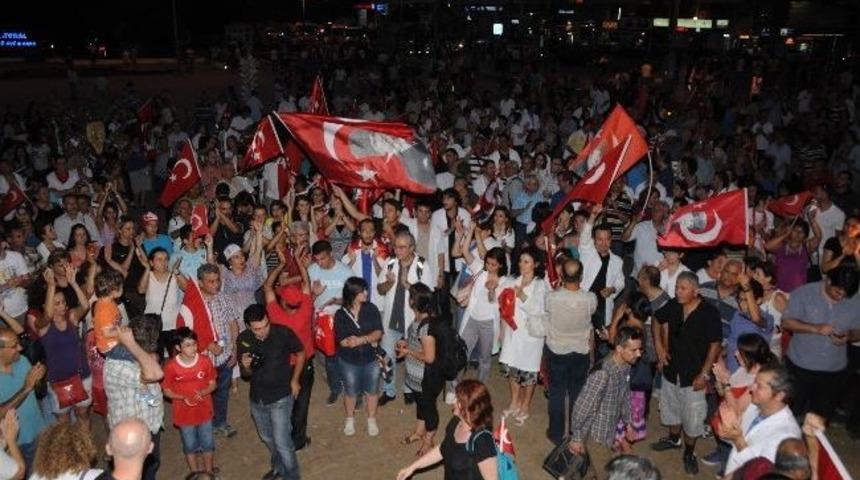 Antalya&rsquo;da Doktorlardan Taksim Protestosu