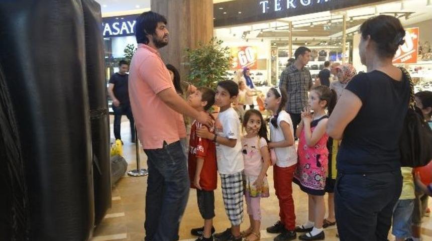 Keşif K&uuml;resiyle Dinozorları Keşfettiler