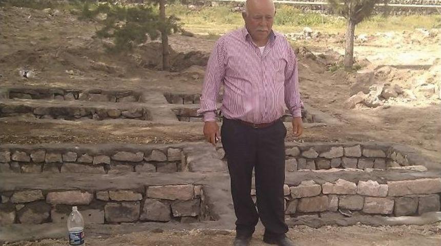 Sindelh&ouml;y&uuml;k&rsquo;te Yeni Mezarlık &Ccedil;alışmaları S&uuml;r&uuml;yor