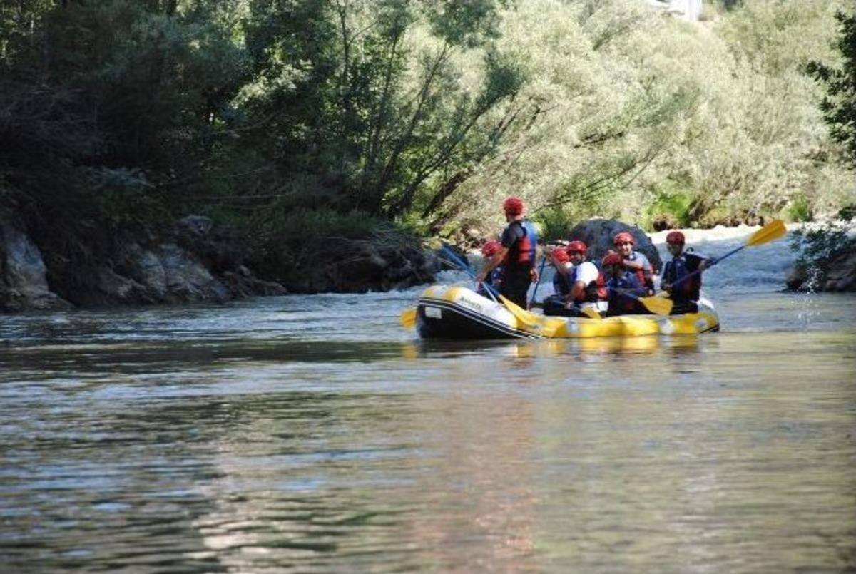Şemdinli'de şimdi rafting d&uuml;zenleniyor
