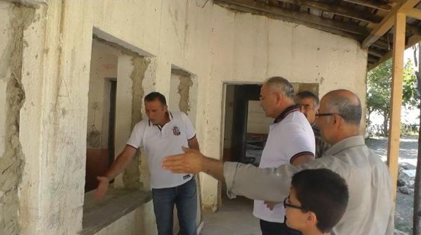 40 Yıl &Ouml;nce Mezun Oldukları Okulu K&uuml;lt&uuml;r Merkezine &Ccedil;eviriyorlar