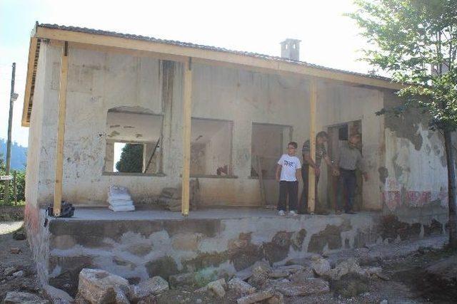 40 Yıl &Ouml;nce Mezun Oldukları Okulu K&uuml;lt&uuml;r Merkezine &Ccedil;eviriyorlar 2