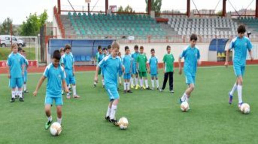 G&ouml;lbaşı'nda Yaz Spor Okulu &Ccedil;alışmaları Başladı