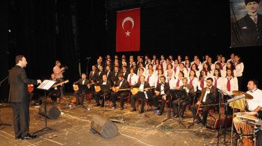 Sdkm T&uuml;rk&uuml;lerle İnledi