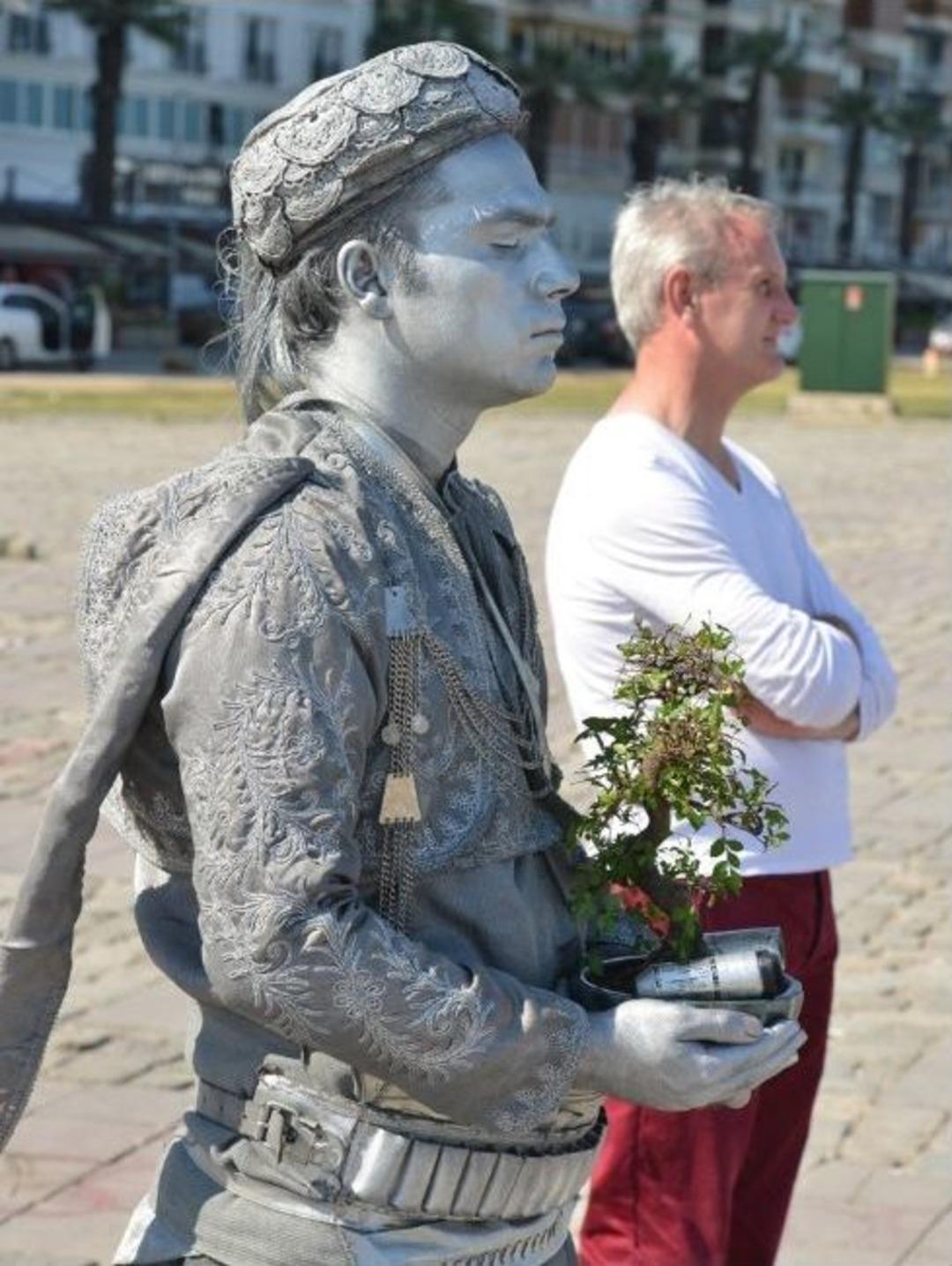 İzmir&rsquo;de 'sessiz' Protesto