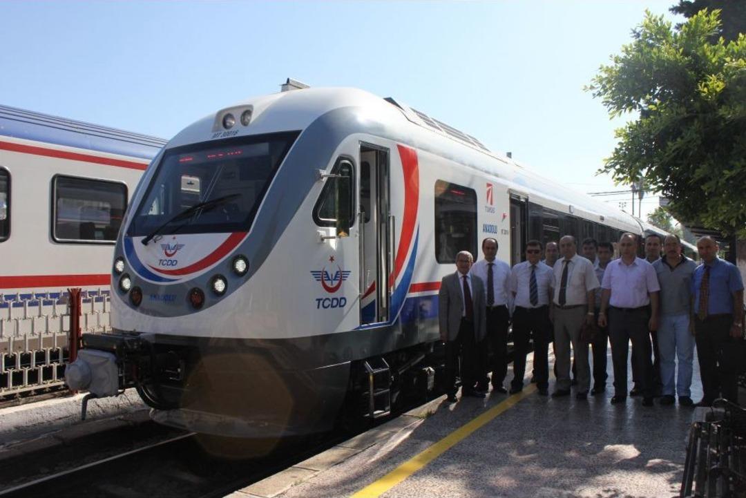 Adana&ndash;Mersin Arasına 256 Yolcu Kapasiteli Yeni Dizel Tren Seti Devreye Girdi