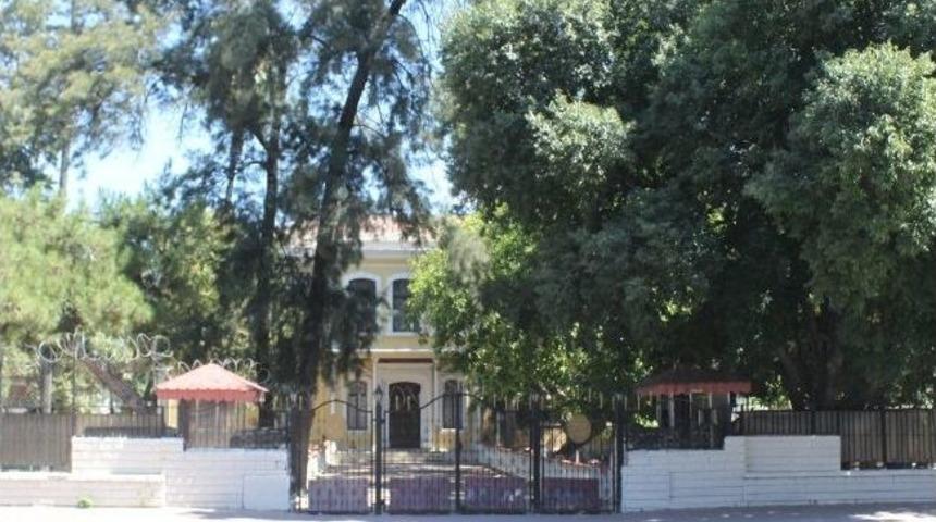 Eski Adana Orduevi Park Oluyor