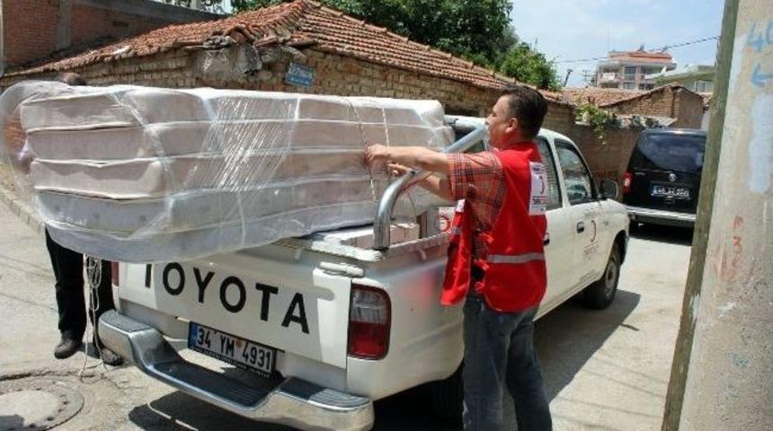 Kızılay&rsquo;dan Salihli'deki Selzedelere Yardım Eli