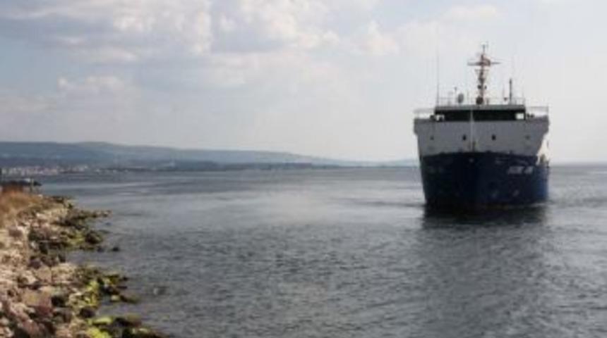 &Ccedil;anakkale'de Karaya Oturan Gemi Kurtarıldı