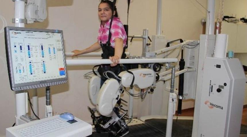 Başbakana Şiir Okuyan B&uuml;şra, 20 Yıl Sonra Ayağa Kalktı