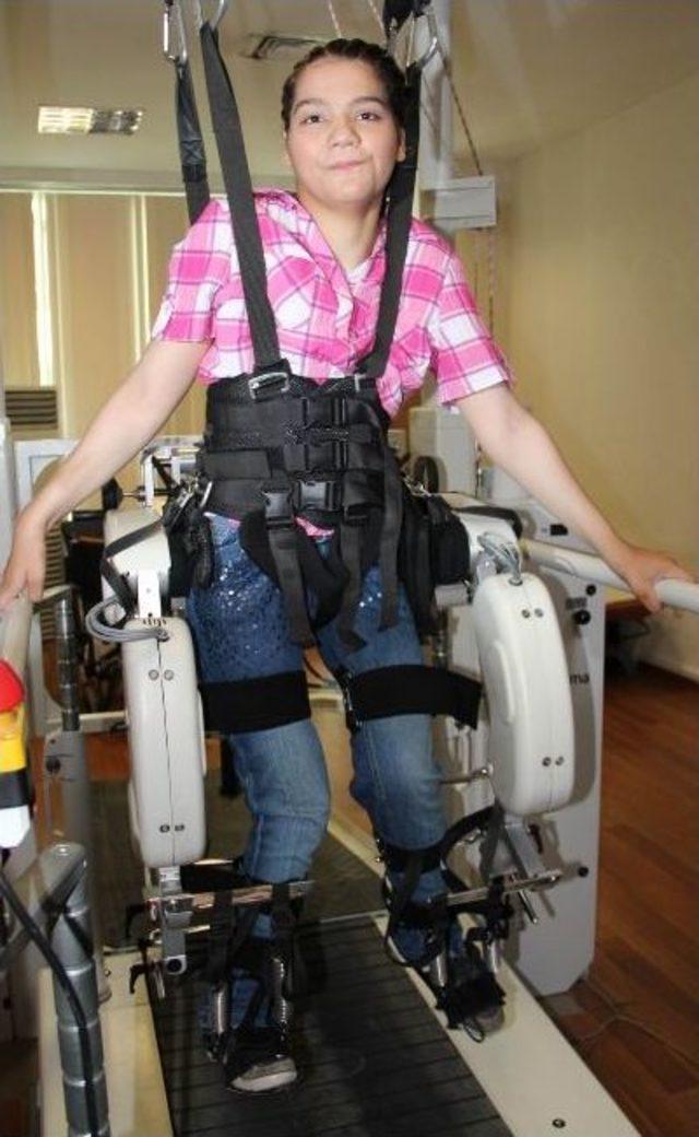 Başbakana Şiir Okuyan B&uuml;şra, 20 Yıl Sonra Ayağa Kalktı 1