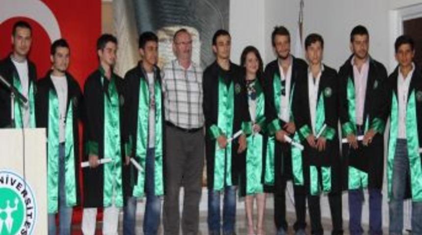 Karam&uuml;rsel Meslek Y&uuml;ksekokulu'nda Mezuniyet Coşkusu