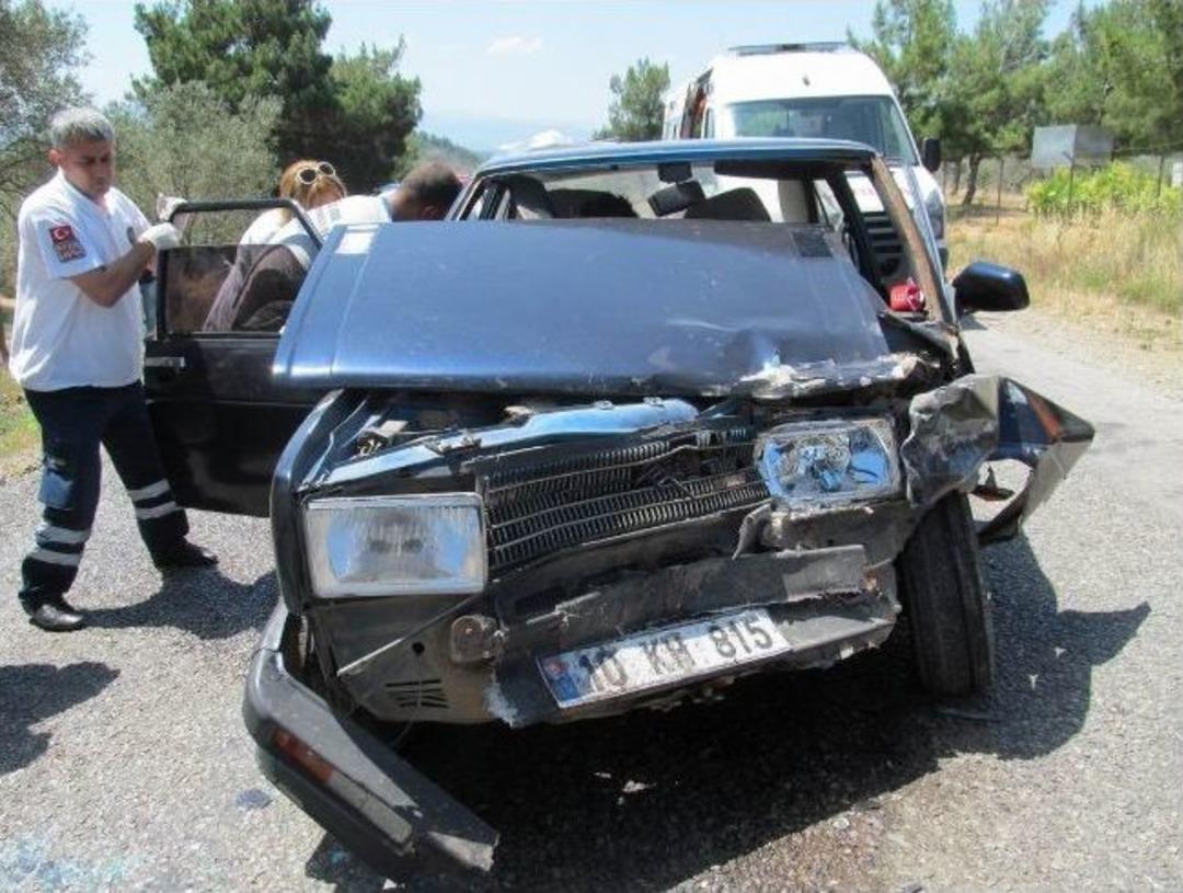 Tır'la Otomobilin &Ccedil;arpıştığı Kazada Can Pazarı