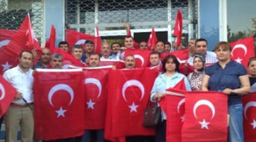 Ak Parti&rsquo;den Bayrak Asma Kampanyası