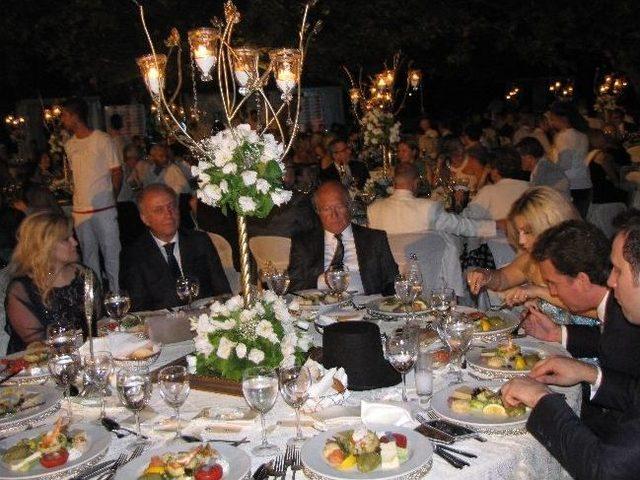 Tolunay Ve Kaya Ailesinin Mutlu G&uuml;n&uuml; 1