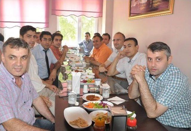 B&uuml;ro Memur-sen, &Uuml;yeleriyle Yemekte Buluştu 1