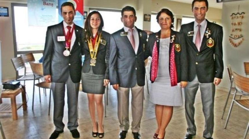 Didim Rotary Ve Rotaract Kul&uuml;plerinde G&ouml;rev Değişimi