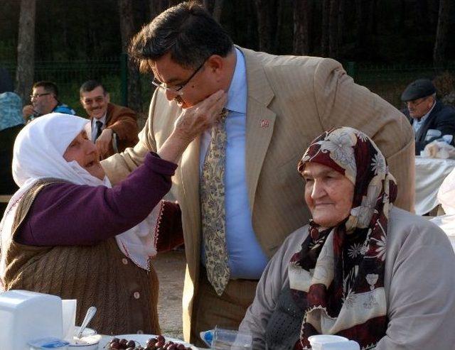 Gölpark'ta Huzur Evi Sakinlerine Babalar Günü Etkinliği