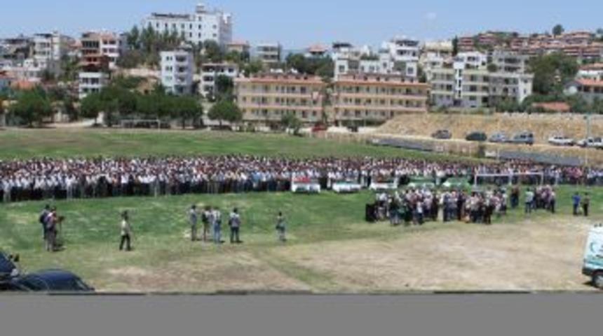 Hayatını Kaybeden 5 Iş&ccedil;i, G&ouml;zyaşları I&ccedil;inde Toprağa Verildi