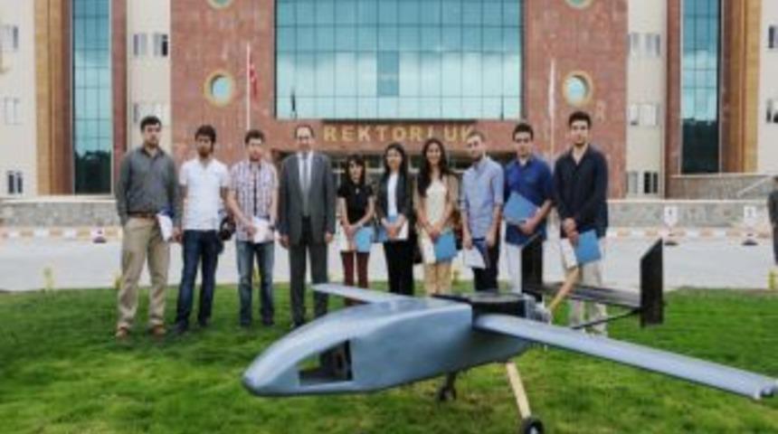 &Ouml;ğrenciler Insansız Hava Aracı Yaptı, Sonraki Hedefleri Jet Yapmak
