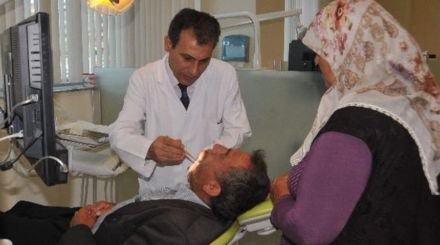 Diş Hekimliği Fak&uuml;ltesi&rsquo;nden &Ouml;nemli Hizmet
