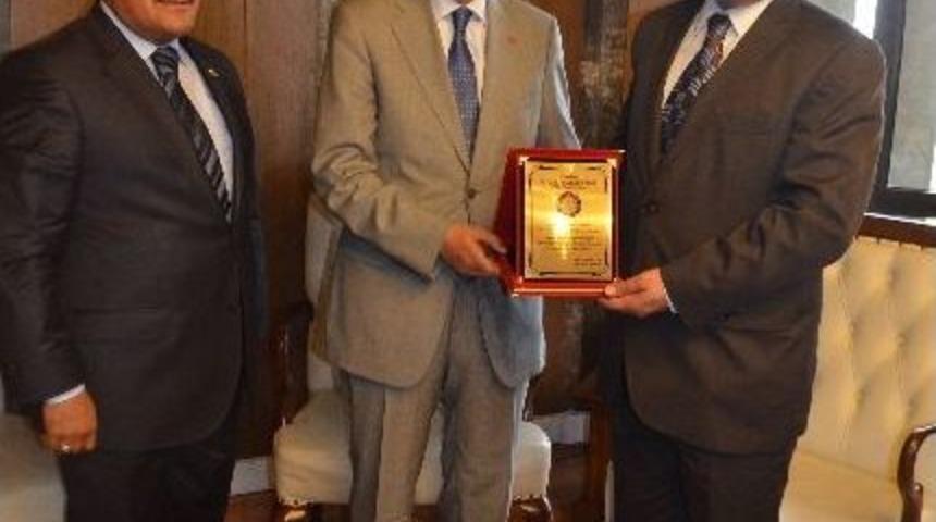 Pakdil, İşitme Engelliler Spor Federasyonu Y&ouml;netimini Kabul Etti