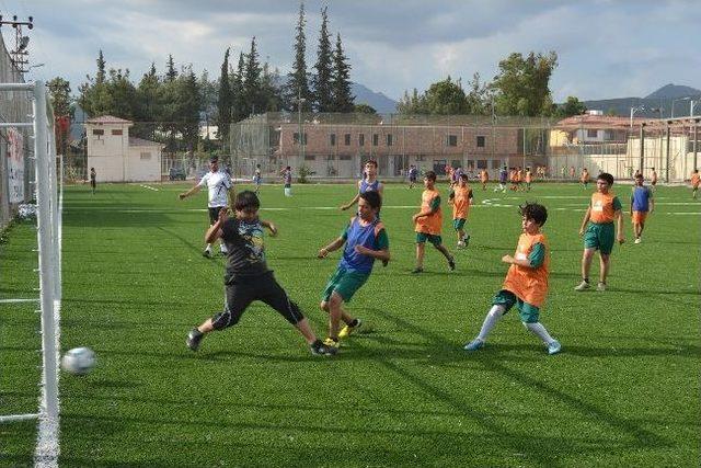 Kozan’da Yaz Futbol Okulu