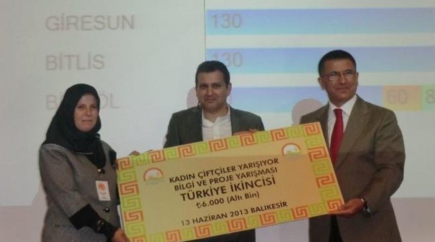 T&uuml;rkiye 2'ncisi Halime Zengin'e &Ouml;d&uuml;l