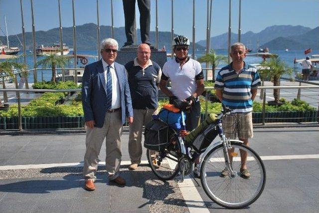 Bisikletiyle Kıbrıs'a Gidecek