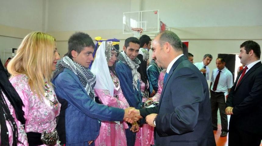 Siirt Valisi Ahmet Aydın, Eruh'ta Şampiyonlara Kupalarını Verdi,