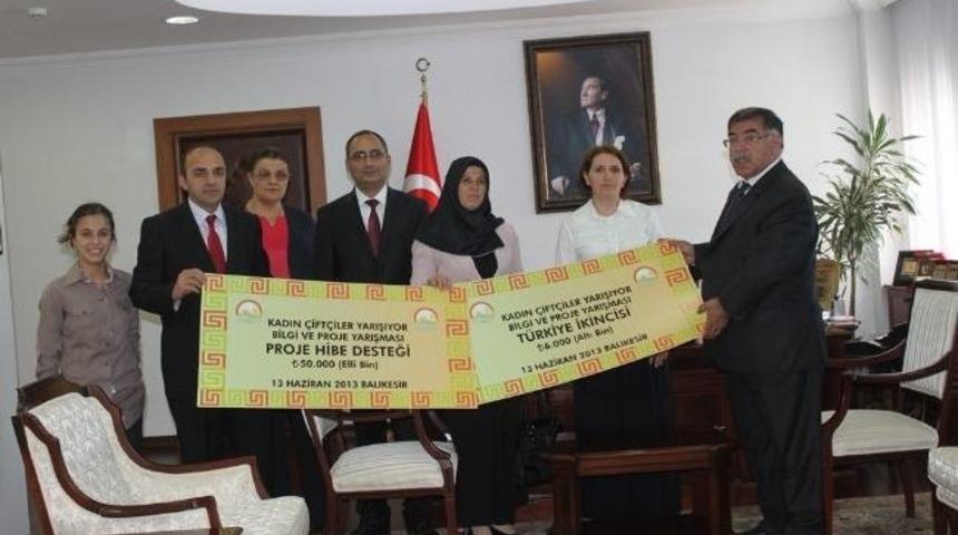 T&uuml;rkiye 2.'si &Ccedil;ift&ccedil;i Halime Zengin Vali Yılmaz&rsquo;ı Ziyaret Etti