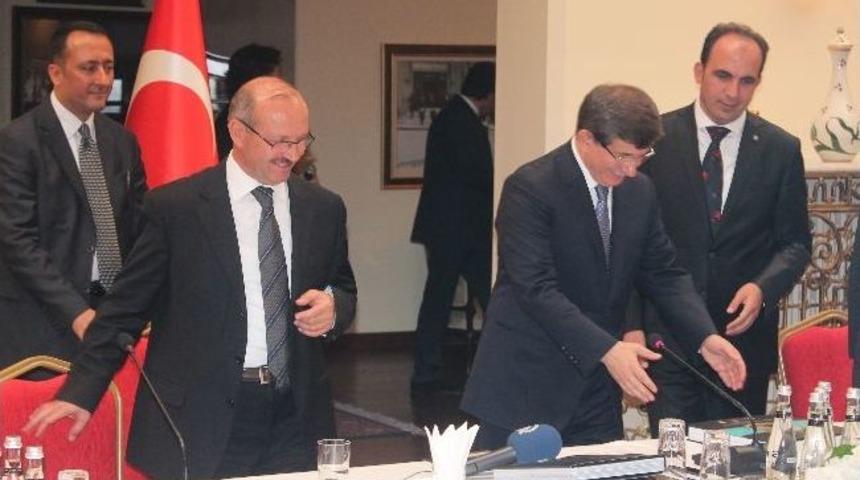 Dışişleri Bakanı Davutoğlu, 'b&uuml;y&uuml;k Sel&ccedil;uklu Mirası' Projesi Etkinliğine Katılan Heyet İle Bir Araya Geldi