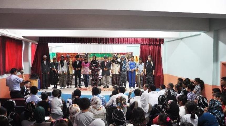 ''ah Şu Alamanya'' Tiyatro G&ouml;sterisi İlgiyle İzlendi